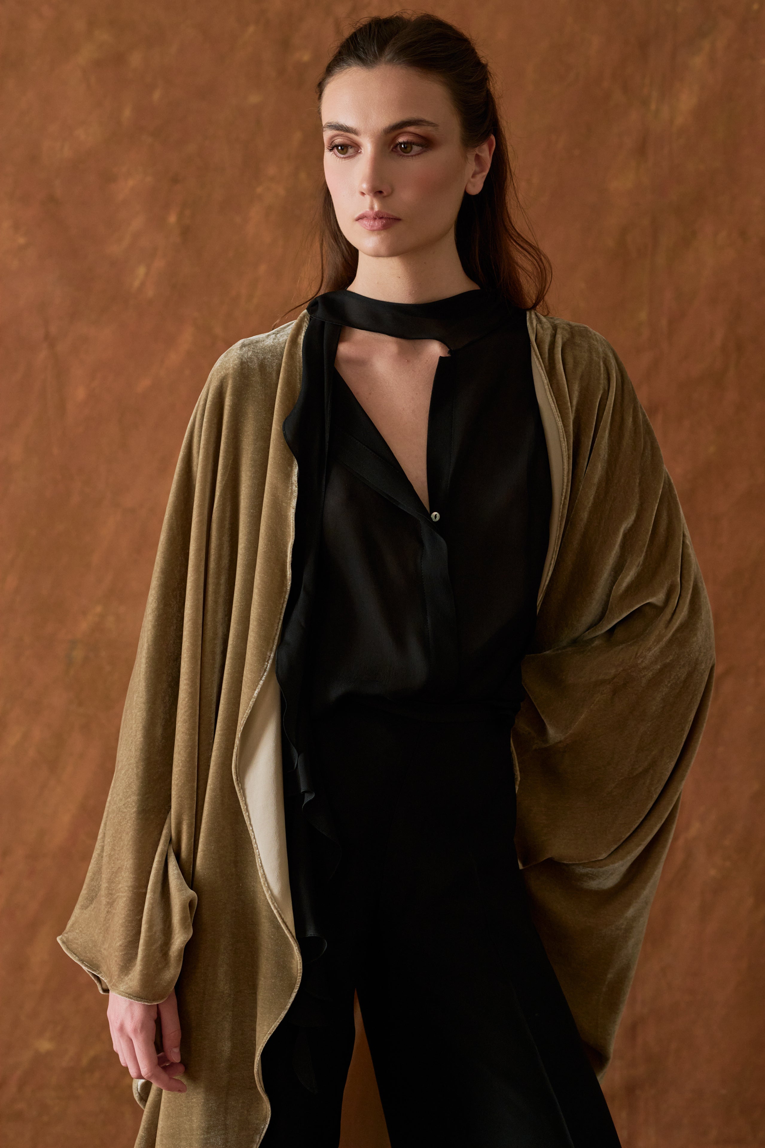 Silk Velvet Georgiana Kasaka - Camel