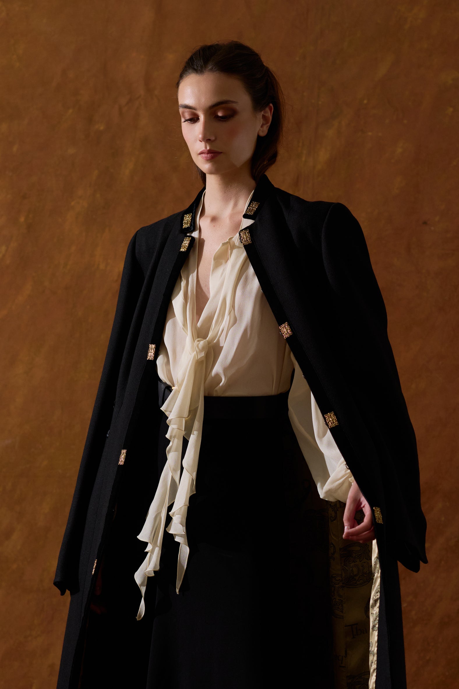 Medallion Coat in "Jerez" Wool