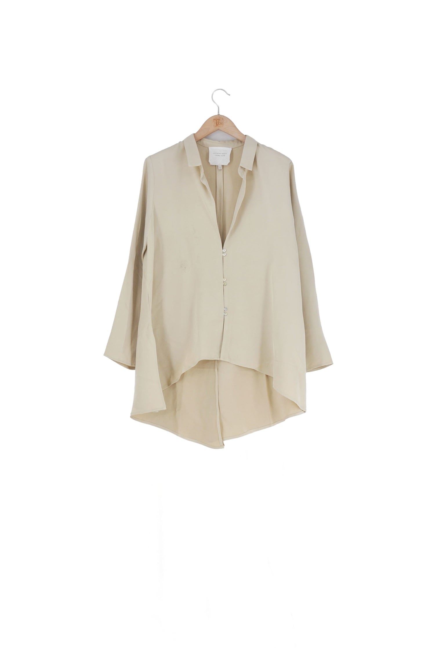 Charlotte shirt in beige sharkskin fabric with a classic collar, asymmetrical hem, and long sleeves for women T.ba
