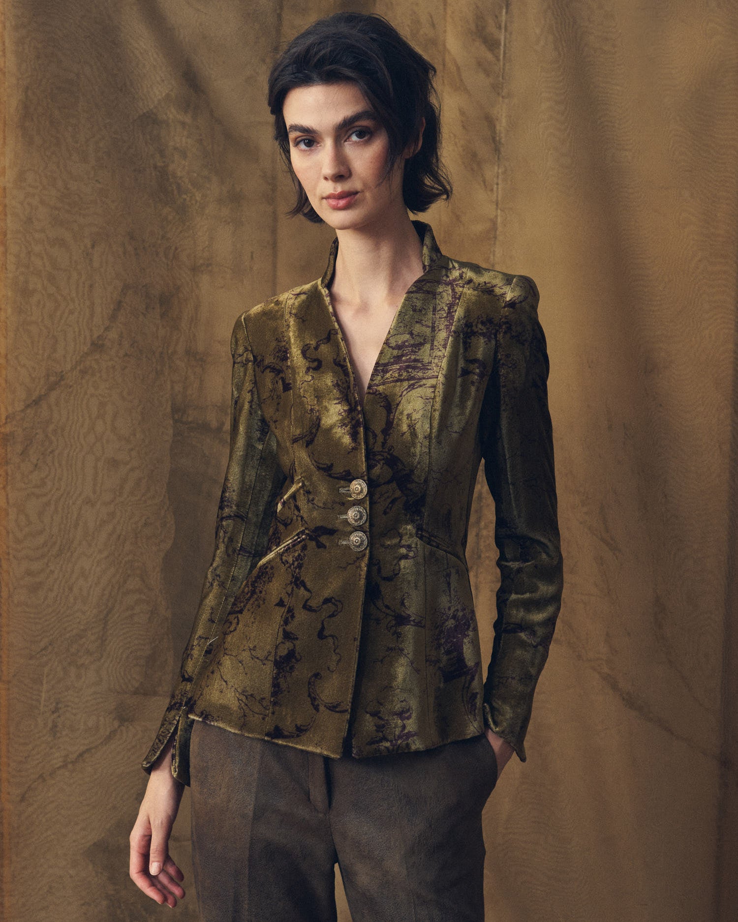 Three-quarter front view of model wearing the Sam silk velvet jacket in print mocca by T.ba