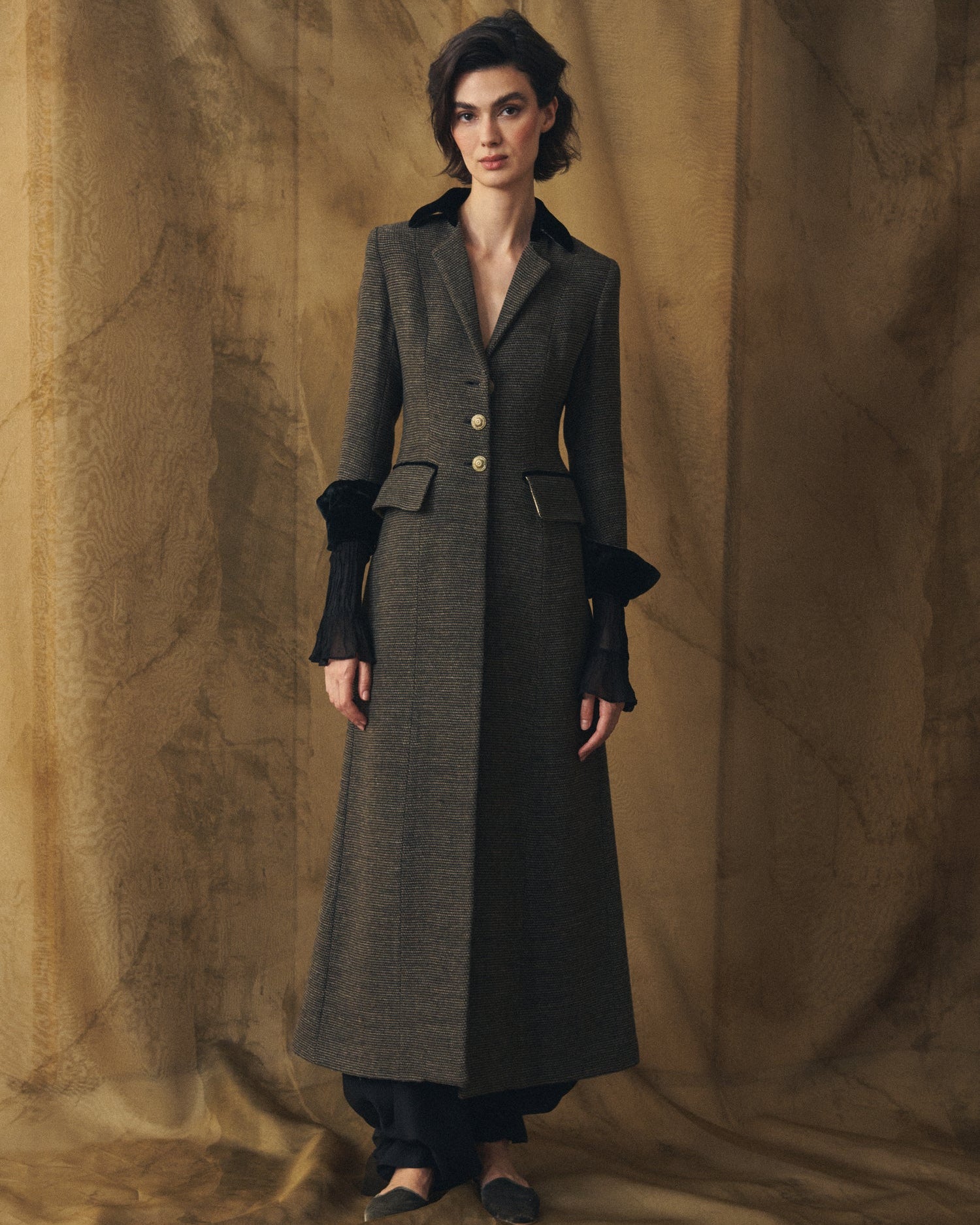 Women's Tweed Classic Combi long fitted coat in grey wool with gold buttons and velvet collar by T.ba